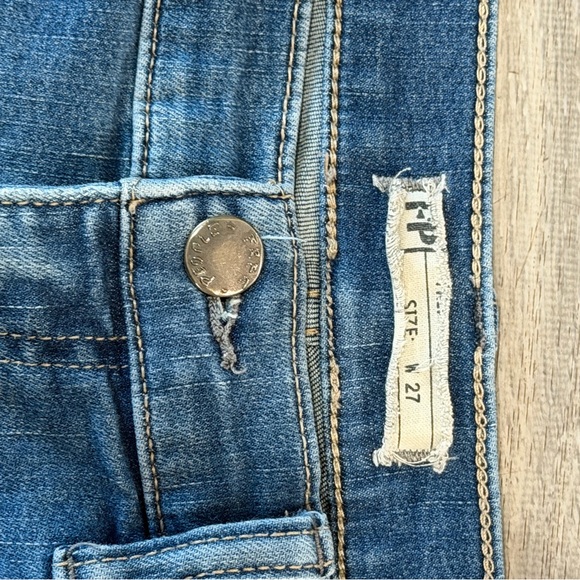 Free People Distressed Fringe Hem Jeans Women 27 - Picture 5 of 6